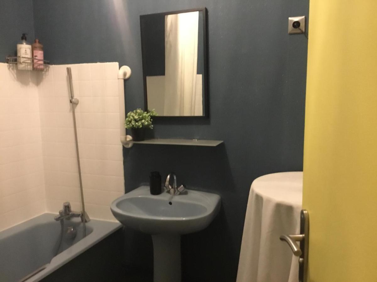 Just For Sleep-Daily Stay 20H To 10H Apres Votre Arrivee Dans Le Batiment D'Entree, Contact I'Hote Via Le Message Ici De Reservation Pour L'Enregistrement I'Entree Dans La Propriete Sans I'Approbation Est Interdite-Resevation D'Un Tiers Est Inaccepta Bobigny Esterno foto