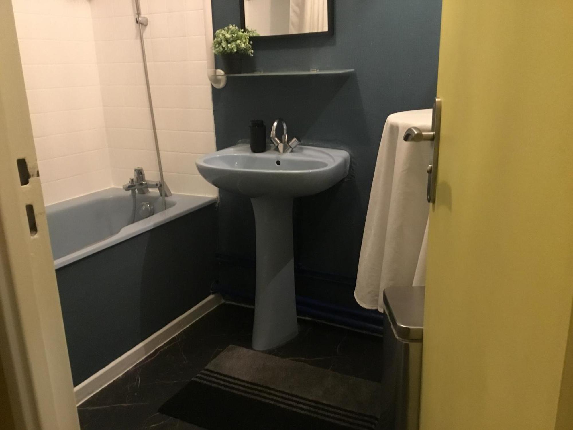 Just For Sleep-Daily Stay 20H To 10H Apres Votre Arrivee Dans Le Batiment D'Entree, Contact I'Hote Via Le Message Ici De Reservation Pour L'Enregistrement I'Entree Dans La Propriete Sans I'Approbation Est Interdite-Resevation D'Un Tiers Est Inaccepta Bobigny Esterno foto