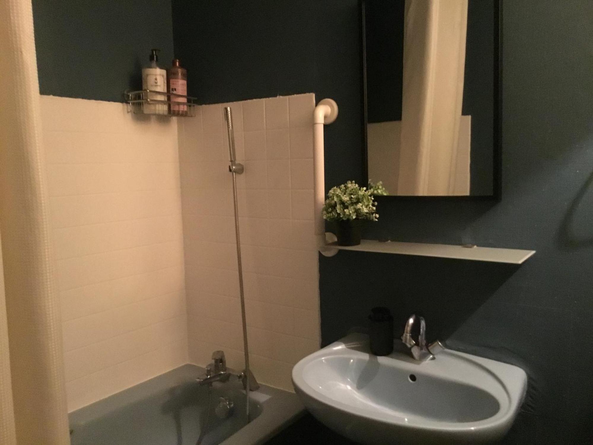 Just For Sleep-Daily Stay 20H To 10H Apres Votre Arrivee Dans Le Batiment D'Entree, Contact I'Hote Via Le Message Ici De Reservation Pour L'Enregistrement I'Entree Dans La Propriete Sans I'Approbation Est Interdite-Resevation D'Un Tiers Est Inaccepta Bobigny Esterno foto